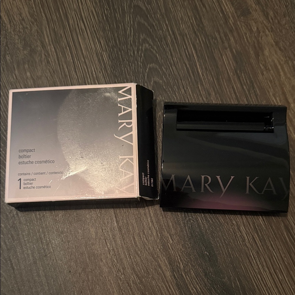 Mary Kay Sleek Black Cosmetic Compact